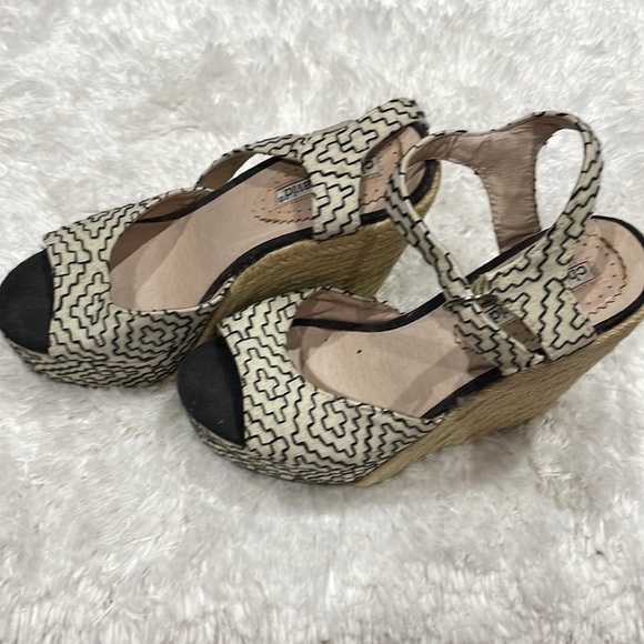 Cream and black heels perfect for summer - Picture 2 of 4